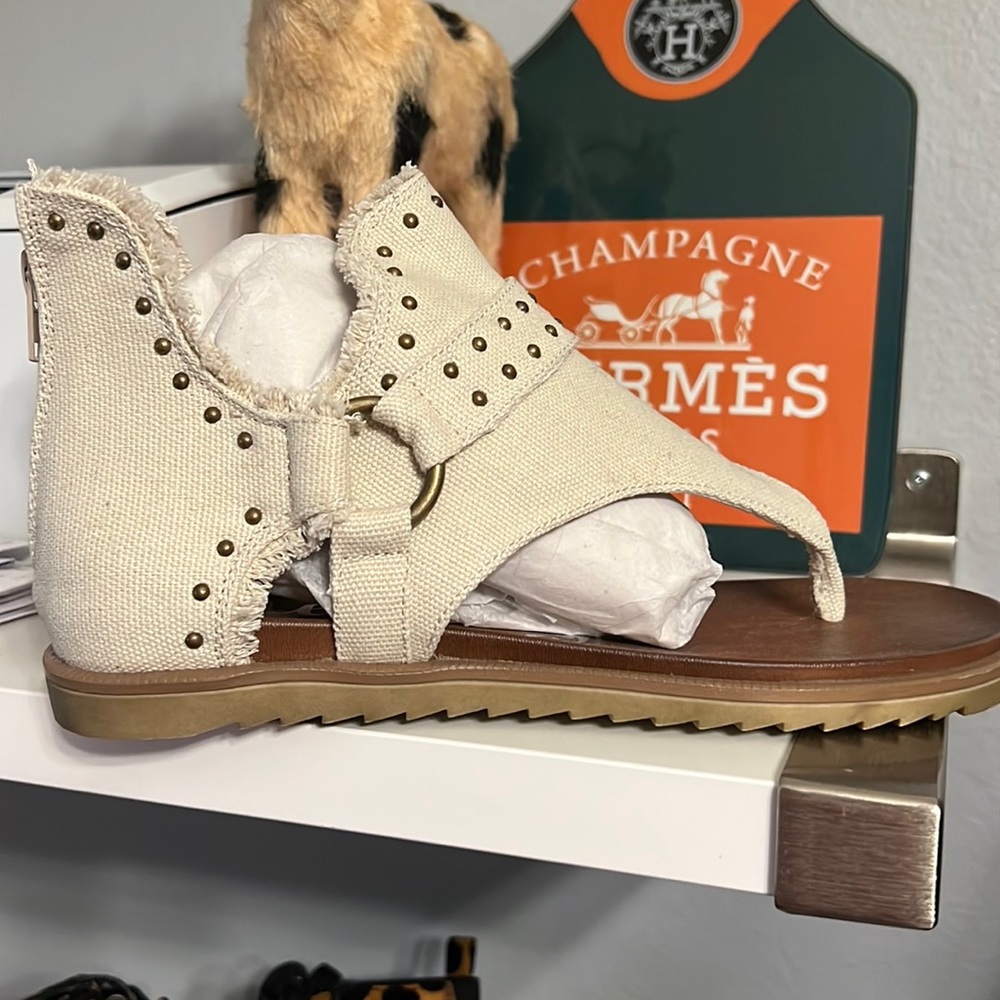 Very g size 8 sandals